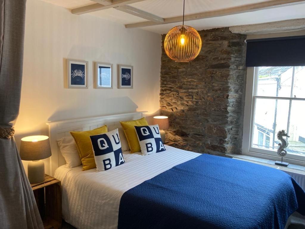 "Prospect House" - Two Private Apartments In This 17Th Century Cottage - Apartment 2 Has A Kids Cabin Bunk Room - Book Both Apartments For One Large House With Connecting Door In Lobby - Public Parking Outside 西卢港 外观 照片