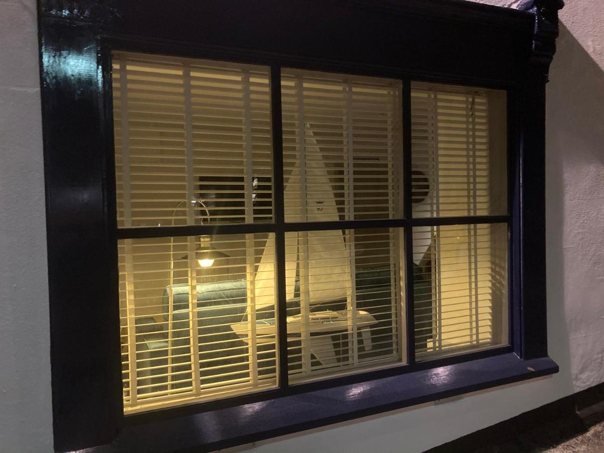"Prospect House" - Two Private Apartments In This 17Th Century Cottage - Apartment 2 Has A Kids Cabin Bunk Room - Book Both Apartments For One Large House With Connecting Door In Lobby - Public Parking Outside 西卢港 外观 照片